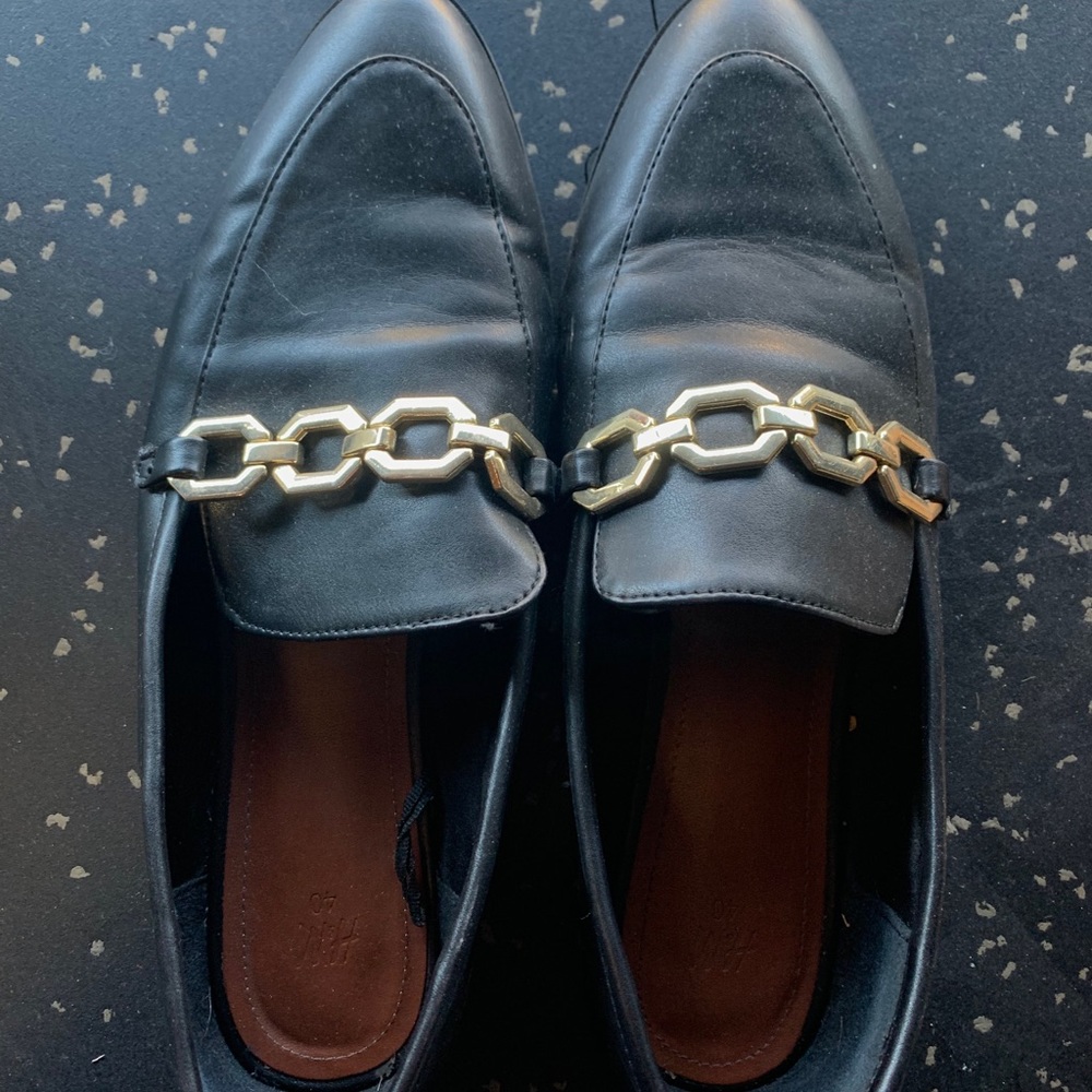 H&M flat loafers with gold chain - size 9